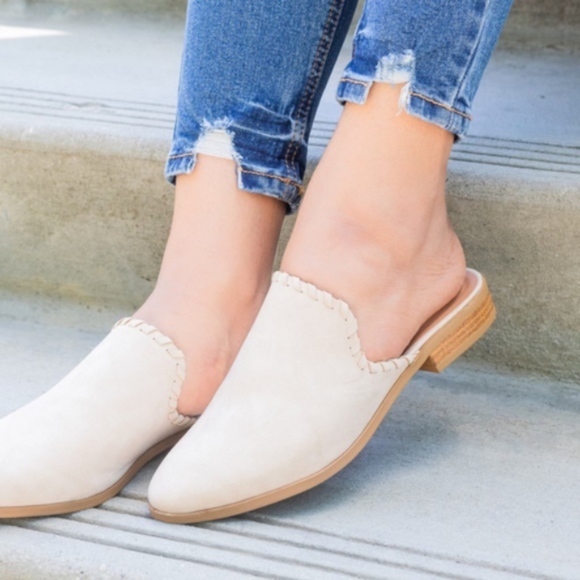Shoes - ❗️Sale❗️Light Tan Slip-On Mule